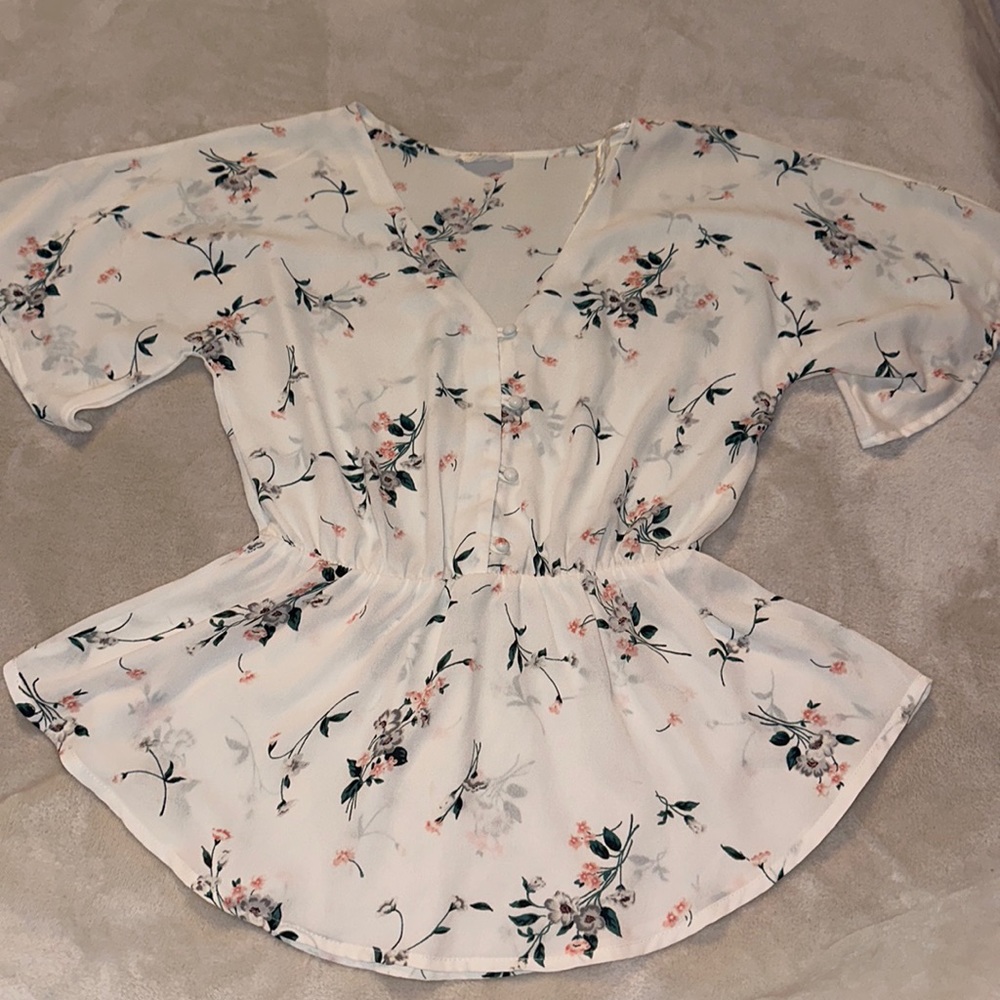 Gorgeous Flower Top From Sienna Sky Size XS